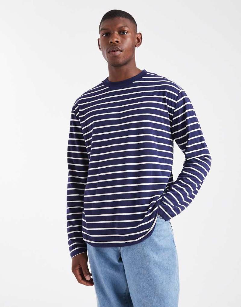 ASOS - DESIGN - Langärmliges T-Shirt mit marineblauen und weißen Streifen mit lockerem Schnitt-Bunt von ASOS DESIGN