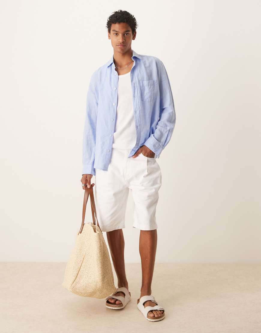 ASOS DESIGN - Lange Denim-Jorts in Weiß mit Taschen mit Bundfalten von ASOS DESIGN