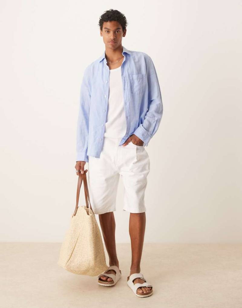 ASOS DESIGN - Lange Denim-Jorts in Weiß mit Taschen mit Bundfalten von ASOS DESIGN