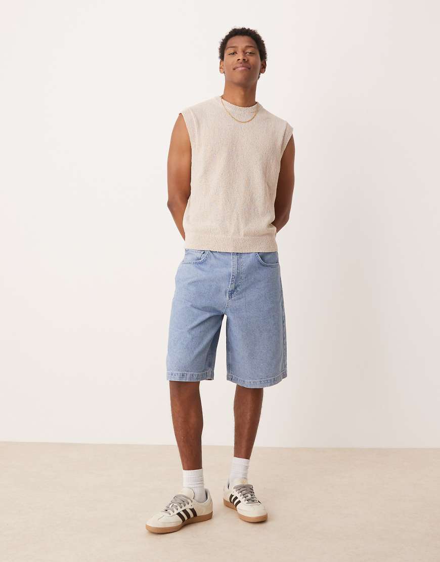 ASOS DESIGN - Lange Jeans-Jorts in mittelblauer Waschung ASOS DESIGN - Lange Jeans-Jorts in mittelblauer Waschung von ASOS DESIGN