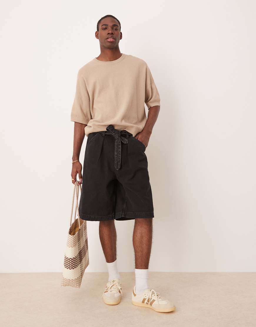ASOS DESIGN - Lange Jeans-Jorts in verwaschenem Schwarz mit Falten und Bindedetail ASOS DESIGN - Lange Jeans-Jorts in verwaschenem Schwarz mit Falten und Bindedetail von ASOS DESIGN