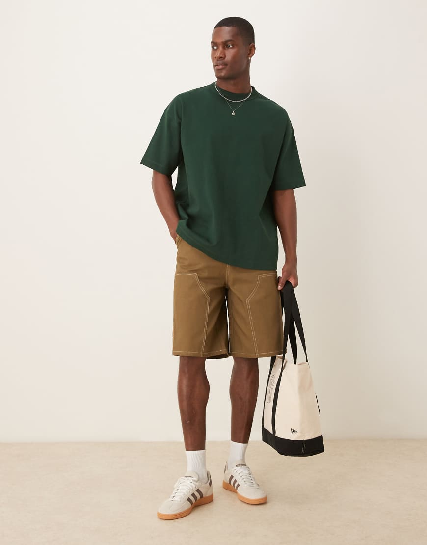 ASOS DESIGN - Lange Shorts in Braun mit Carpenter-Details ASOS DESIGN - Lange Shorts in Braun mit Carpenter-Details von ASOS DESIGN