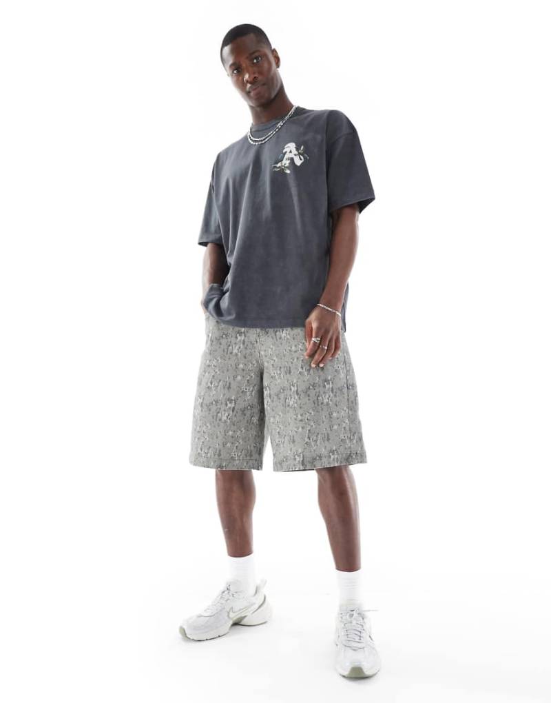 ASOS DESIGN - Lange Shorts mit Military-Muster-Bunt von ASOS DESIGN