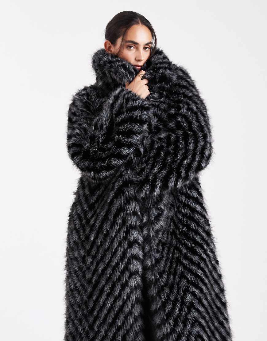 ASOS DESIGN - Langer Car Coat aus Kunstpelz in Grau mit Chevron-Streifen-Bunt von ASOS DESIGN