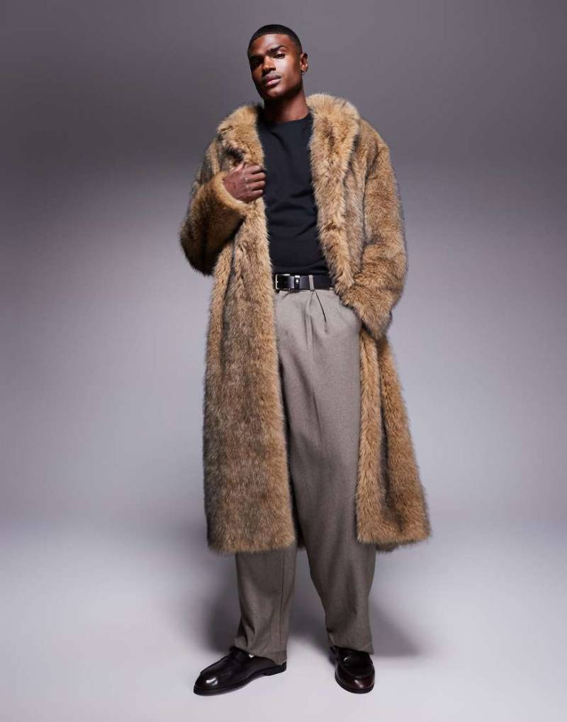 ASOS DESIGN - Langer Oversize-Mantel aus Kunstpelz in Braun-Brown von ASOS DESIGN