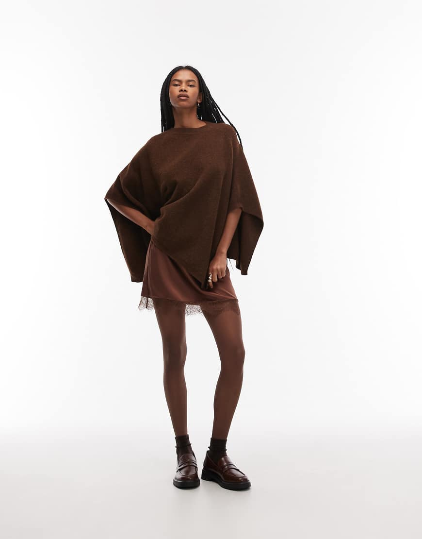 ASOS DESIGN - Langer Poncho aus Strick in Schokobraun-Brown von ASOS DESIGN