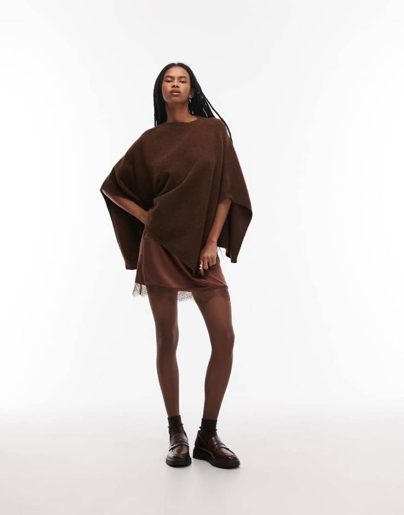 ASOS DESIGN - Langer Poncho aus Strick in Schokobraun-Brown von ASOS DESIGN