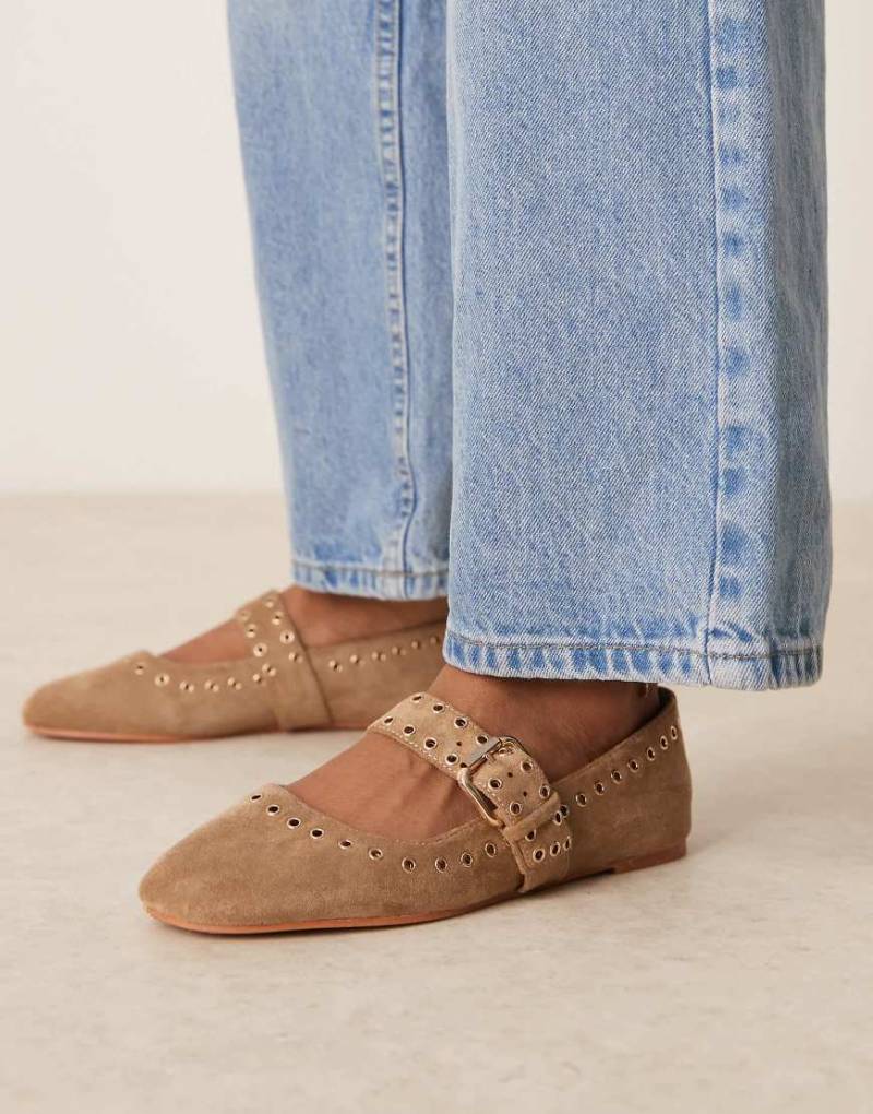 ASOS DESIGN - Larson - Mary-Jane-Ballerinas aus Wildlederimitat in Taupe mit Ösendetails-Grün von ASOS DESIGN