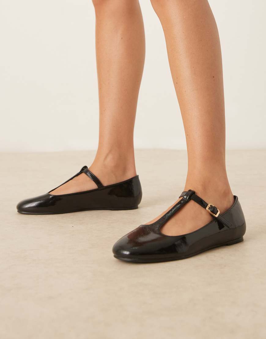 ASOS DESIGN - Latham - Lack-Ballerinas mit Mary-Jane-Design in Schwarz ASOS DESIGN - Latham - Lack-Ballerinas mit Mary-Jane-Design in Schwarz von ASOS DESIGN