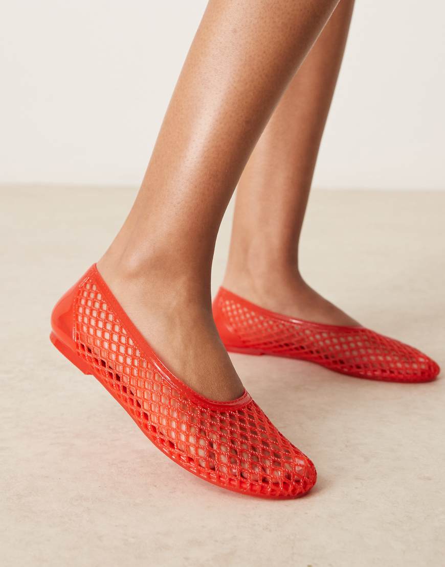 ASOS DESIGN - Lattitude - Jelly-Sandalen in Rot mit geflochtenem Design ASOS DESIGN - Lattitude - Jelly-Sandalen in Rot mit geflochtenem Design von ASOS DESIGN