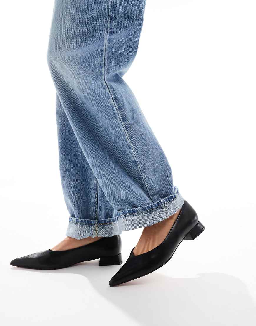 ASOS DESIGN - Lavinia - Ballerinas in Schwarz mit Absatz ASOS DESIGN - Lavinia - Ballerinas in Schwarz mit Absatz von ASOS DESIGN