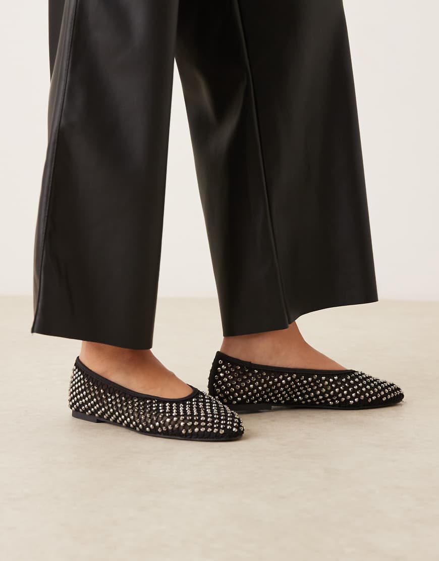 ASOS DESIGN - Lawn - Verzierte Ballerinas in Schwarz von ASOS DESIGN
