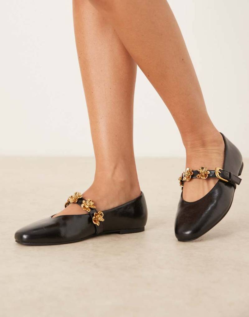 ASOS DESIGN - Leah - Mary-Jane-Ballerinas in Schwarz mit Blumenbesatz von ASOS DESIGN