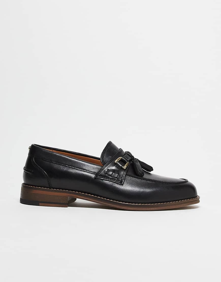 ASOS DESIGN - Leder-Loafer in Schwarz mit Quasten und goldfarbener Hardware von ASOS DESIGN