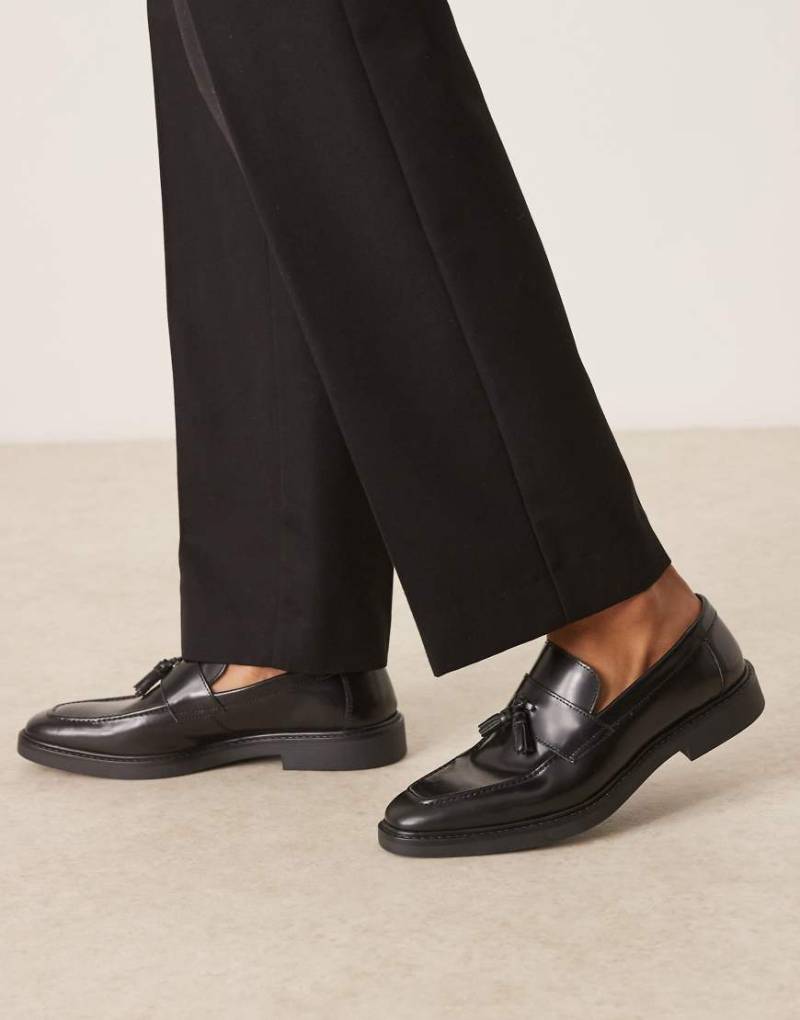 ASOS DESIGN - Leder-Loafer in Schwarz mit abgeschrägter Sohle von ASOS DESIGN