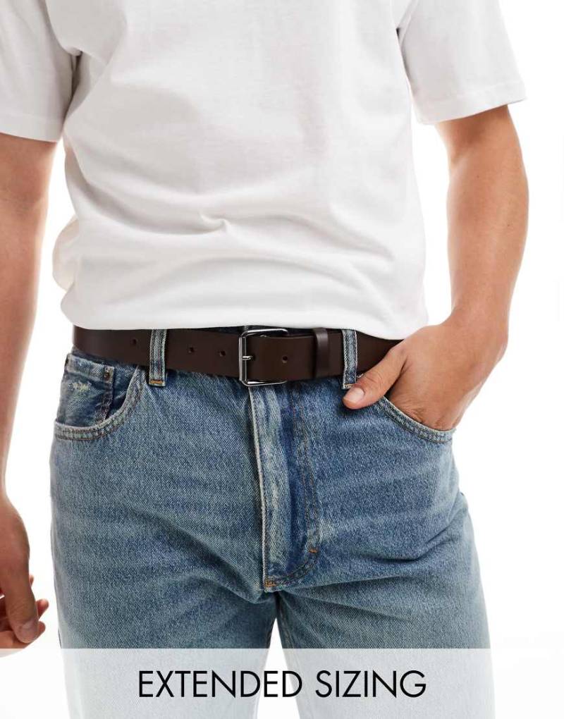 ASOS DESIGN - Ledergürtel in Braun mit Rollschnalle in Stahlgrau von ASOS DESIGN