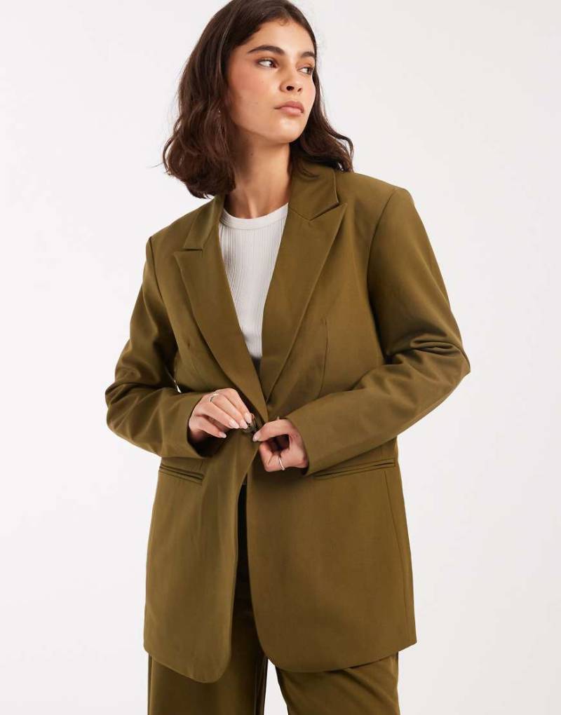 ASOS DESIGN - Legerer Blazer in Khaki-Grün von ASOS DESIGN