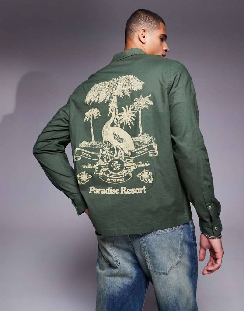 ASOS DESIGN - Legeres Hemd in Grün mit Reverskragen und Print hinten von ASOS DESIGN