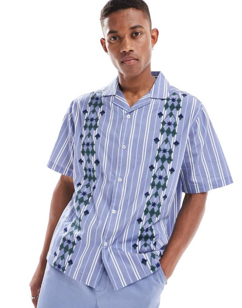 ASOS DESIGN - Legeres Hemd mit Reverskragen und geometrischer Stickerei-Grau von ASOS DESIGN