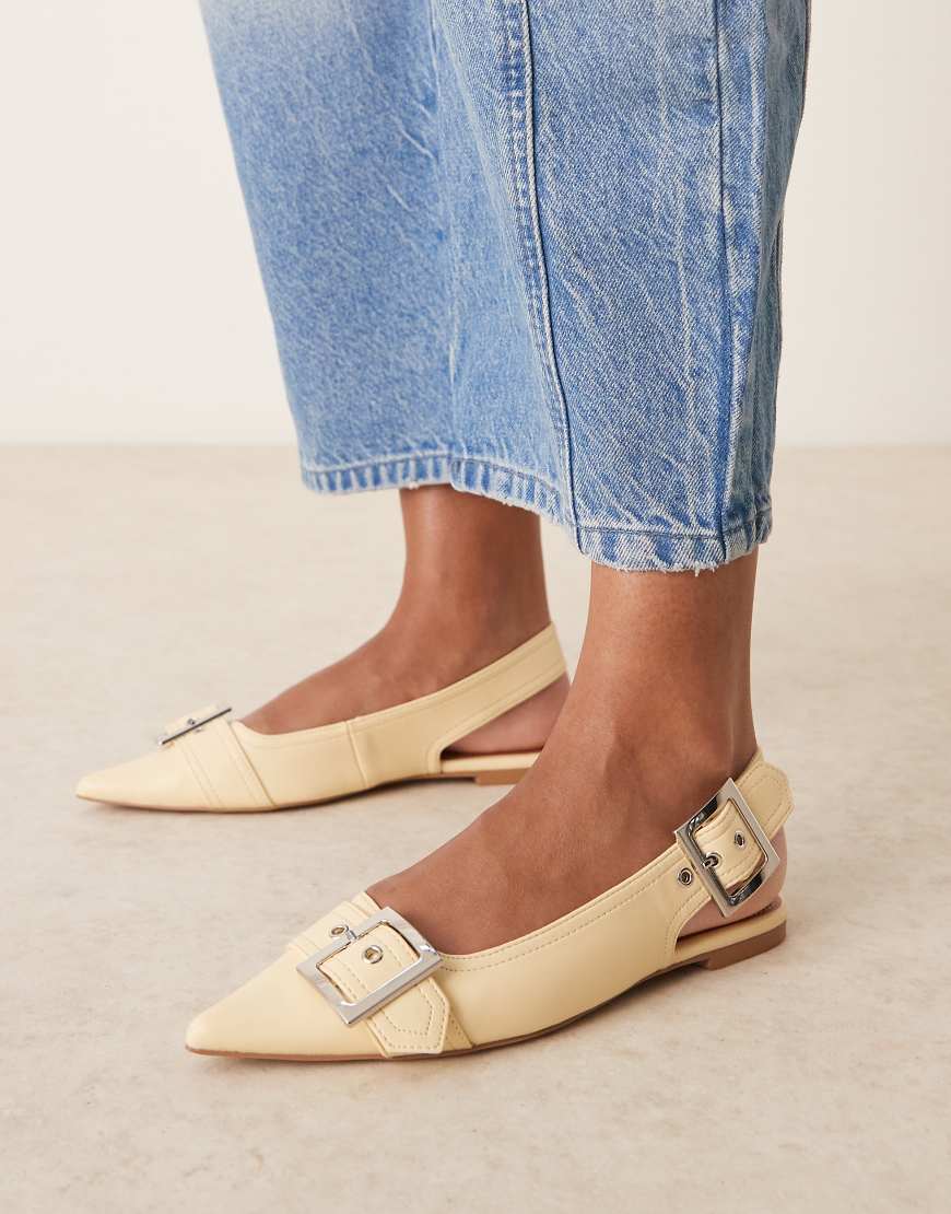 ASOS DESIGN - Legion - Ballerinas mit Schnalle in Gelb ASOS DESIGN - Legion - Ballerinas mit Schnalle in Gelb von ASOS DESIGN