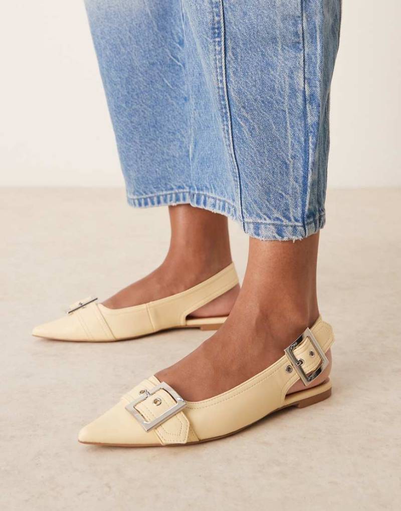 ASOS DESIGN - Legion - Ballerinas mit Schnalle in Gelb ASOS DESIGN - Legion - Ballerinas mit Schnalle in Gelb von ASOS DESIGN