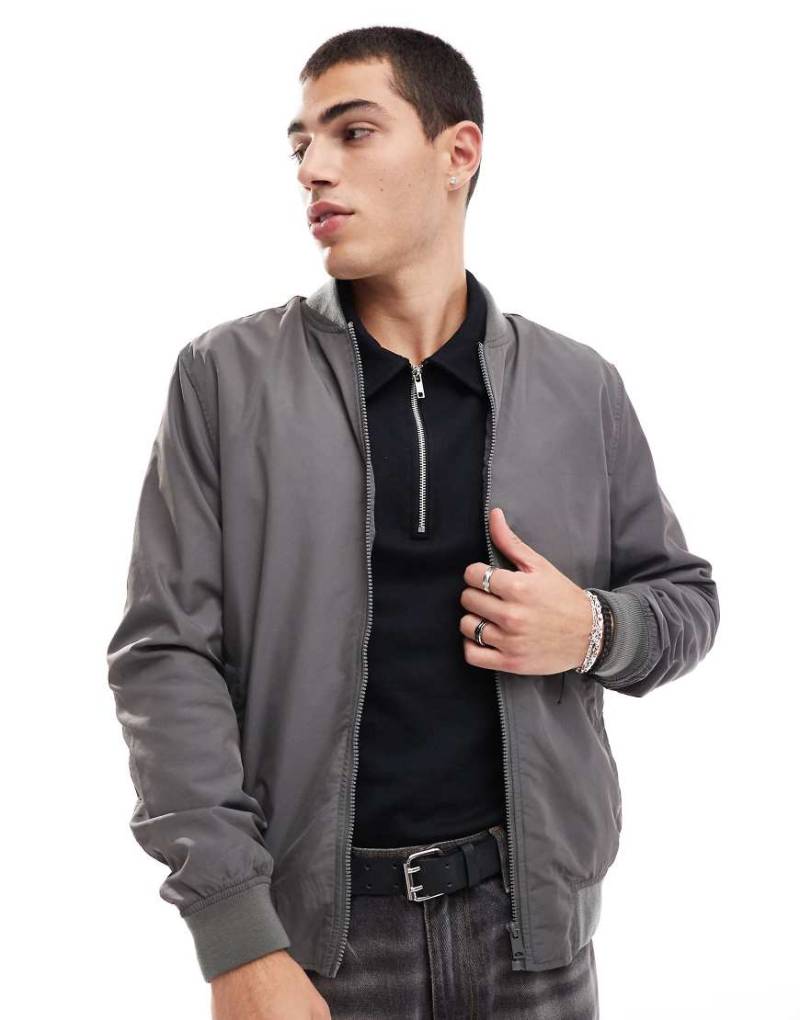 ASOS DESIGN - Leichte Bomberjacke in Grau von ASOS DESIGN