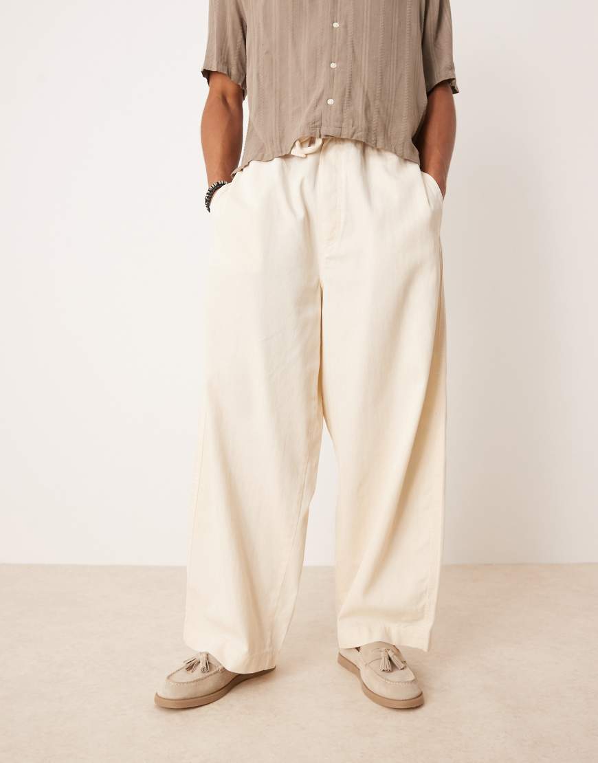 ASOS DESIGN - Leichte Fallschirmhose in Ecru mit Fischgrätmuster-Neutral von ASOS DESIGN