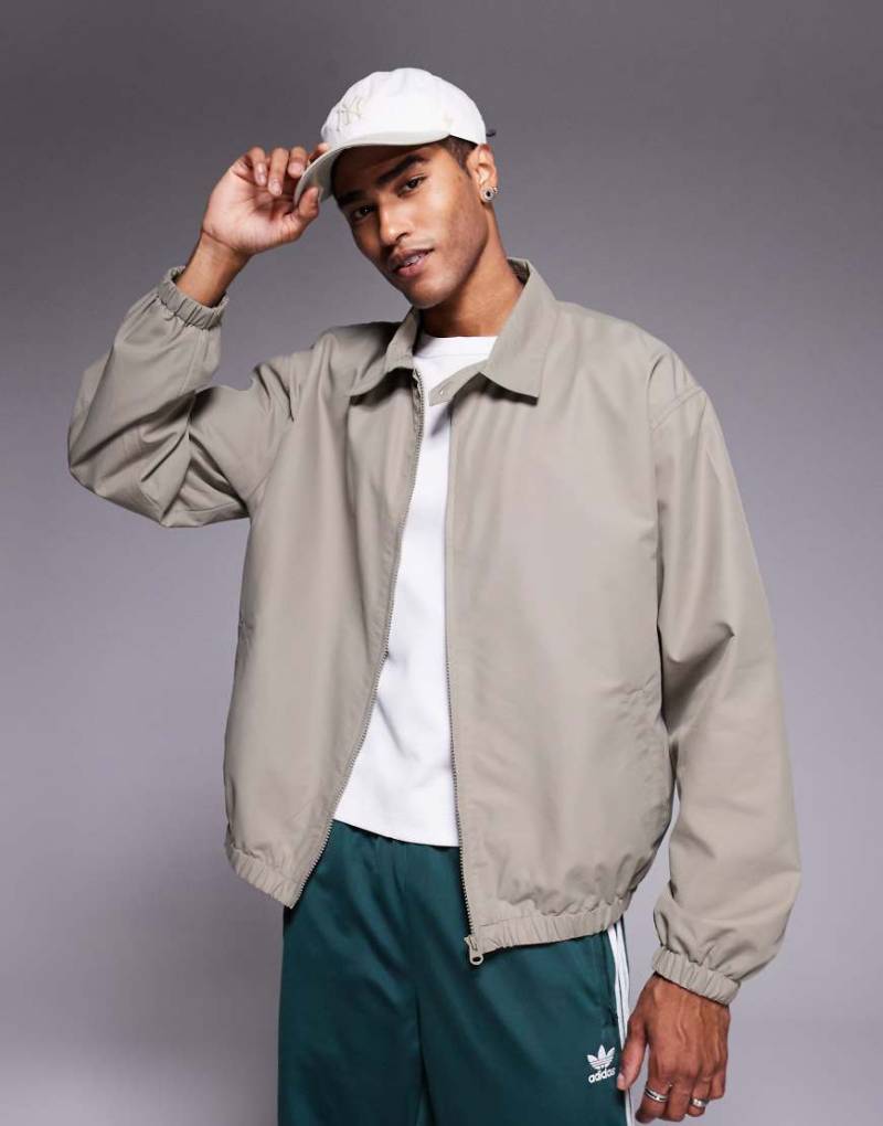 ASOS DESIGN - Leichte Oversize-Harrington-Jacke in Pilzbraun von ASOS DESIGN