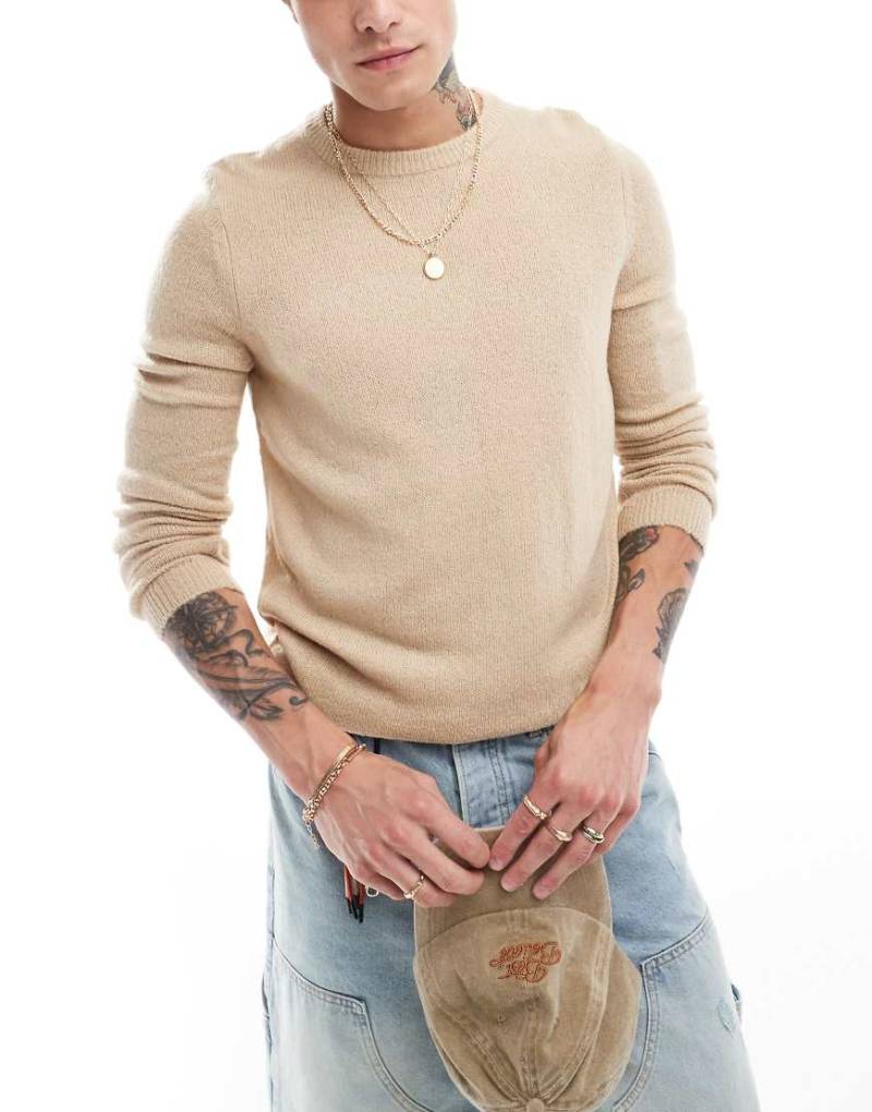 ASOS DESIGN - Leichter, angerauter Strickpullover in Hellbeige-Neutral von ASOS DESIGN