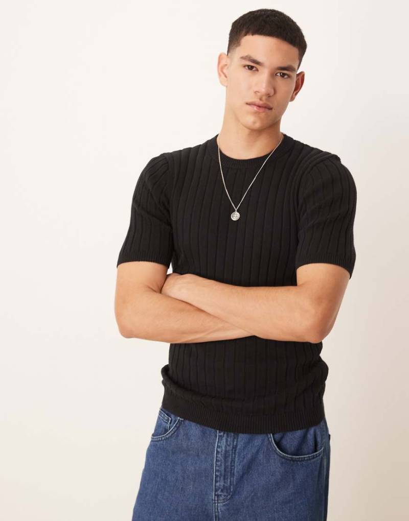 ASOS DESIGN - Leichtes, körperbetontes T-Shirt aus Rippstrick in Schwarz von ASOS DESIGN