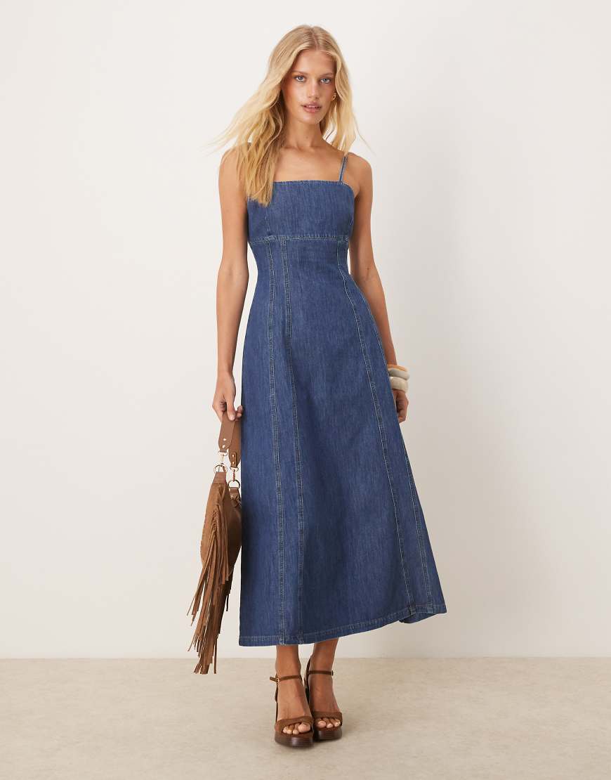 ASOS DESIGN - Maxi-Jeanskleid aus Chambray in Mittelblau mit Taillennähten ASOS DESIGN - Maxi-Jeanskleid aus Chambray in Mittelblau mit Taillennähten von ASOS DESIGN