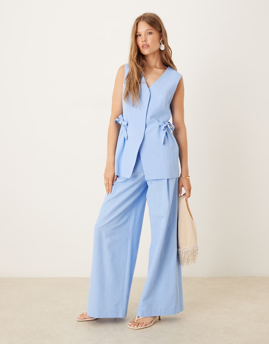 ASOS DESIGN - Leinenmix-Hose in Blau mit Bindegürtel, Kombiteil ASOS DESIGN - Leinenmix-Hose in Blau mit Bindegürtel, Kombiteil von ASOS DESIGN