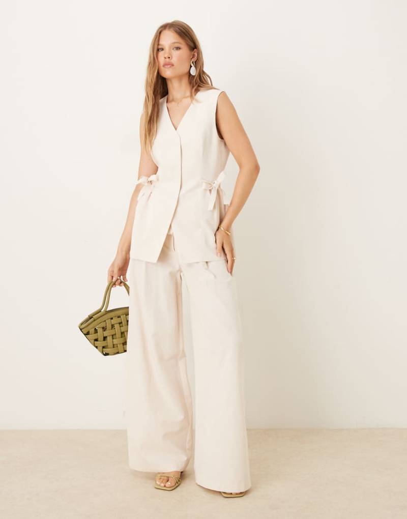 ASOS DESIGN - Leinenmix-Hose in Elfenbeinweiß mit Bindegürtel, Kombiteil von ASOS DESIGN