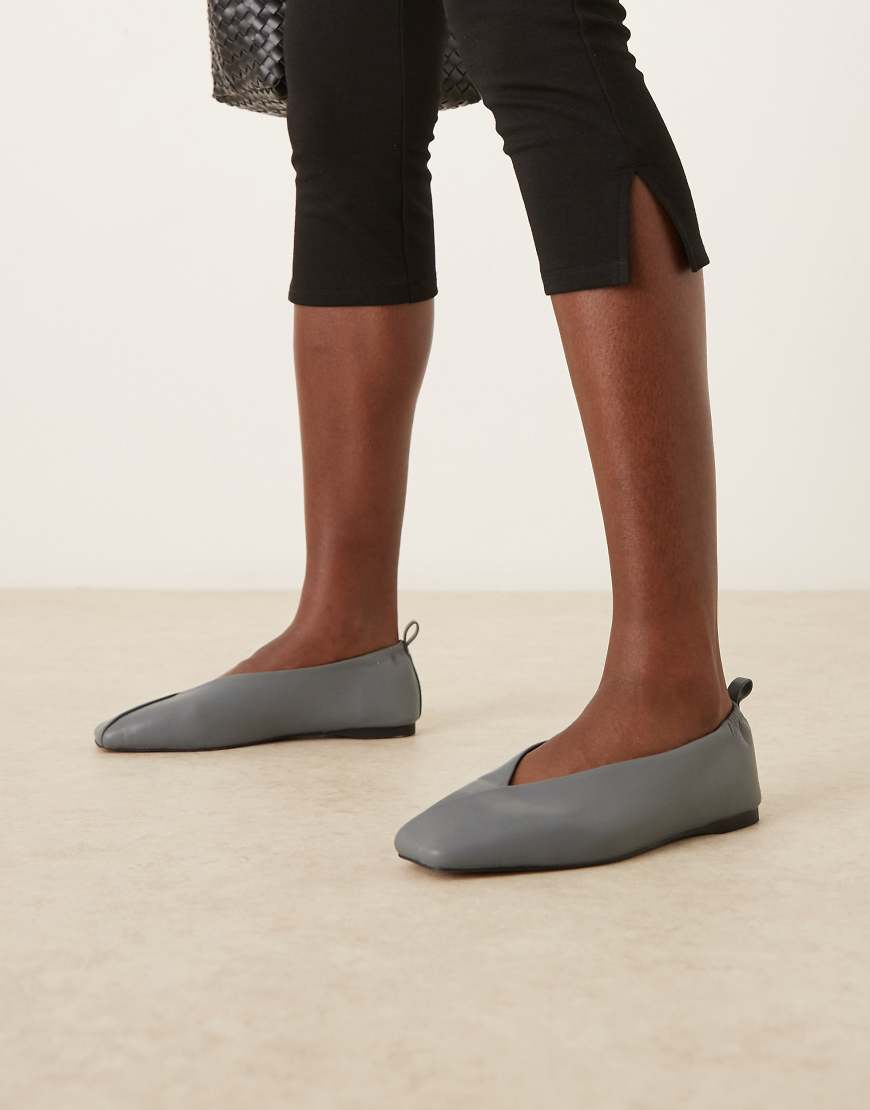 ASOS DESIGN - Leslie - Ballerinas in Grau mit eckiger Zehenpartie von ASOS DESIGN