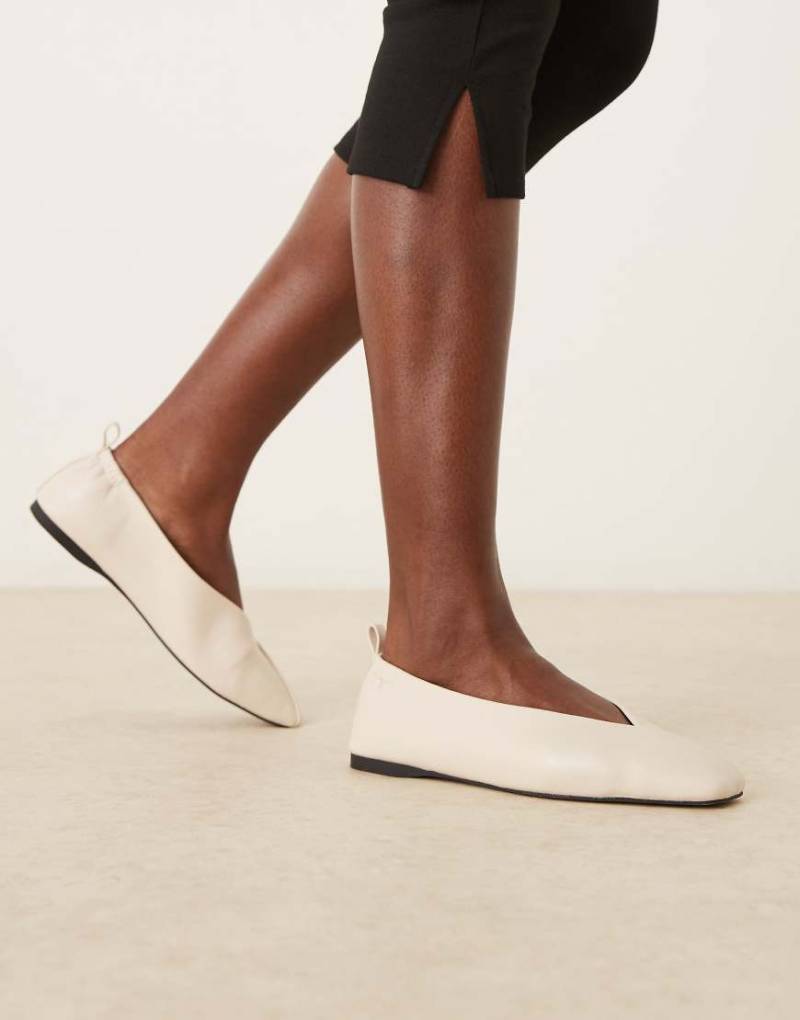ASOS DESIGN - Leslie - Ballerinas in Wollweiß mit eckiger Zehenpartie von ASOS DESIGN