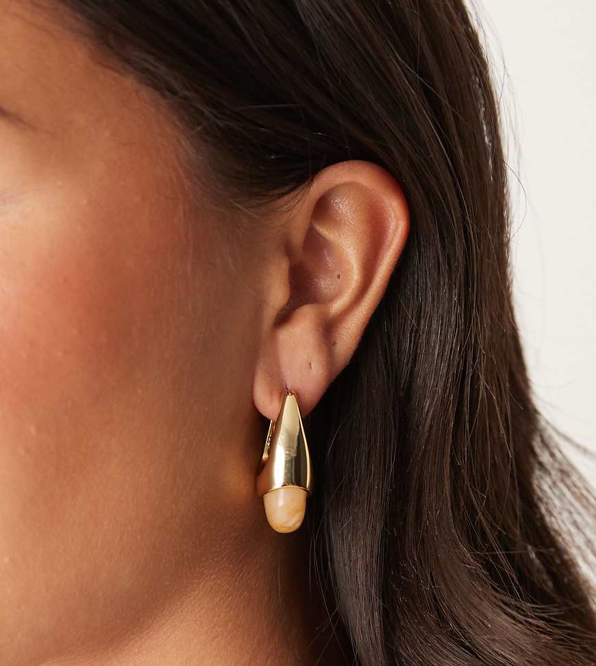 ASOS DESIGN - Limited Edition - Creolen in Goldoptik mit Hängedesign mit Schmuckstein-Goldfarben ASOS DESIGN - Limited Edition - Creolen in Goldoptik mit Hängedesign mit Schmuckstein-Goldfarben von ASOS DESIGN