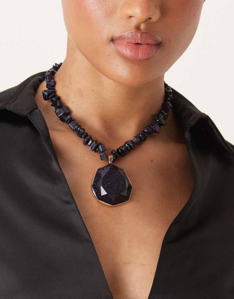 ASOS DESIGN - Limited Edition - Halskette mit Schmuckstein-Splittern in Blau und Stein-Anhänger in Blau von ASOS DESIGN