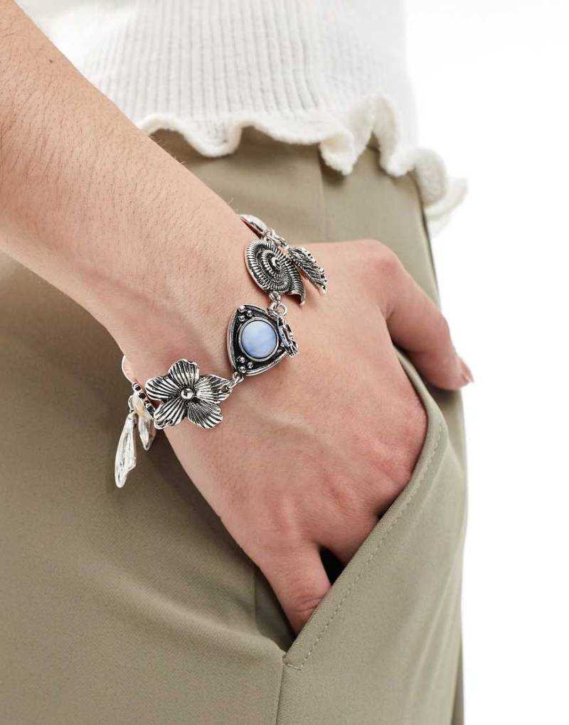 ASOS DESIGN - Limited Edition - Silberfarbenes Armband mit Anhängern und künstlichem Steindetail von ASOS DESIGN