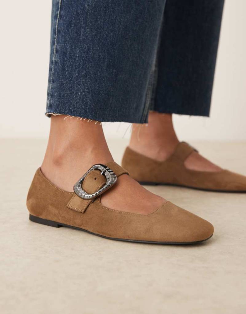 ASOS DESIGN - Linton - Mary-Jane-Ballerinas aus Wildlederimitat in Taupe mit eckiger Zehenpartie-Neutral von ASOS DESIGN