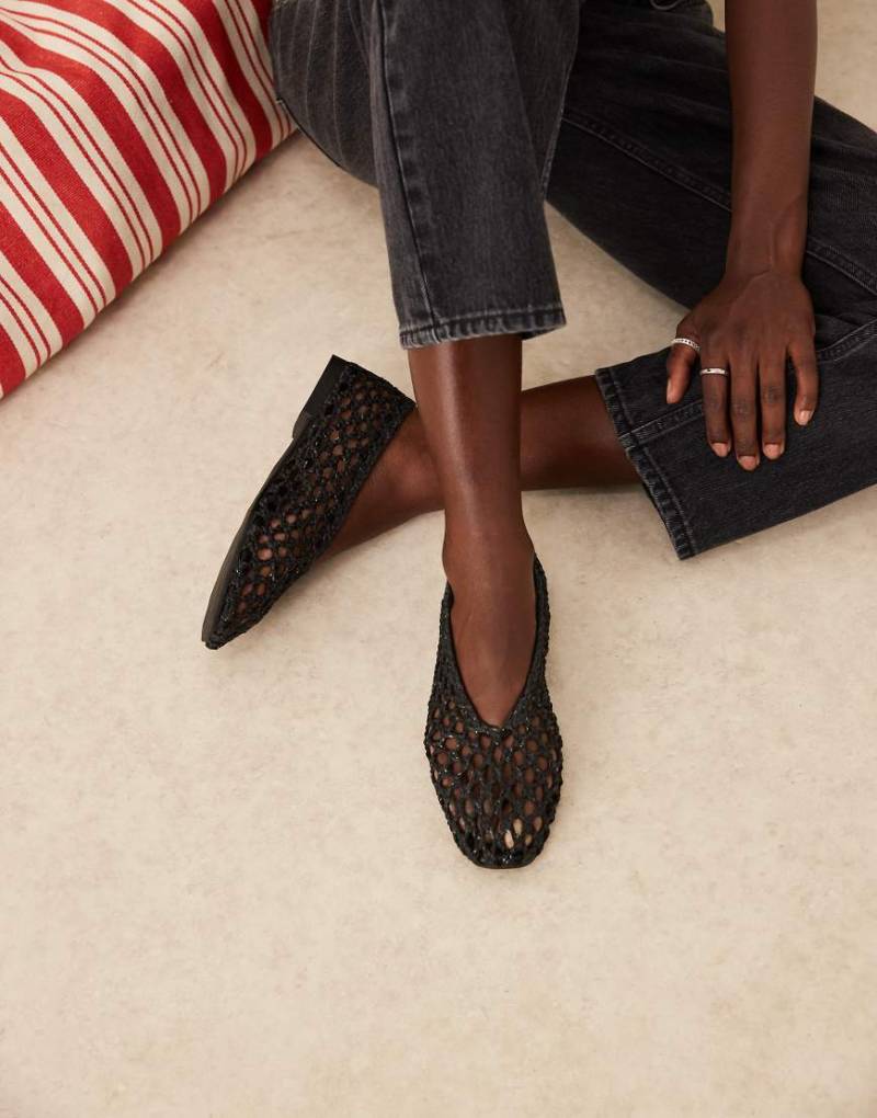 ASOS DESIGN - Linus - Schlichte Ballerinas im schwarzem Webdesign von ASOS DESIGN