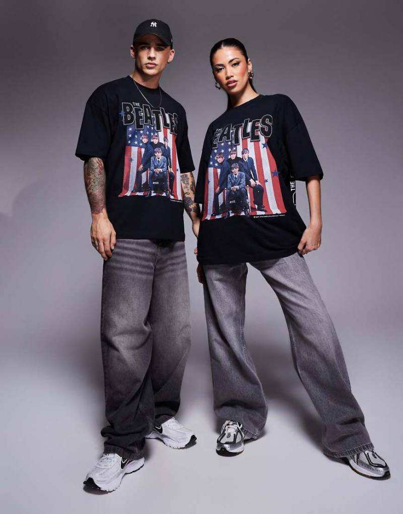 ASOS DESIGN - Lizenziertes Unisex-T-Shirt in Schwarz mit Oversize-Schnitt und „The Beatles USA Tour"-Prints von ASOS DESIGN