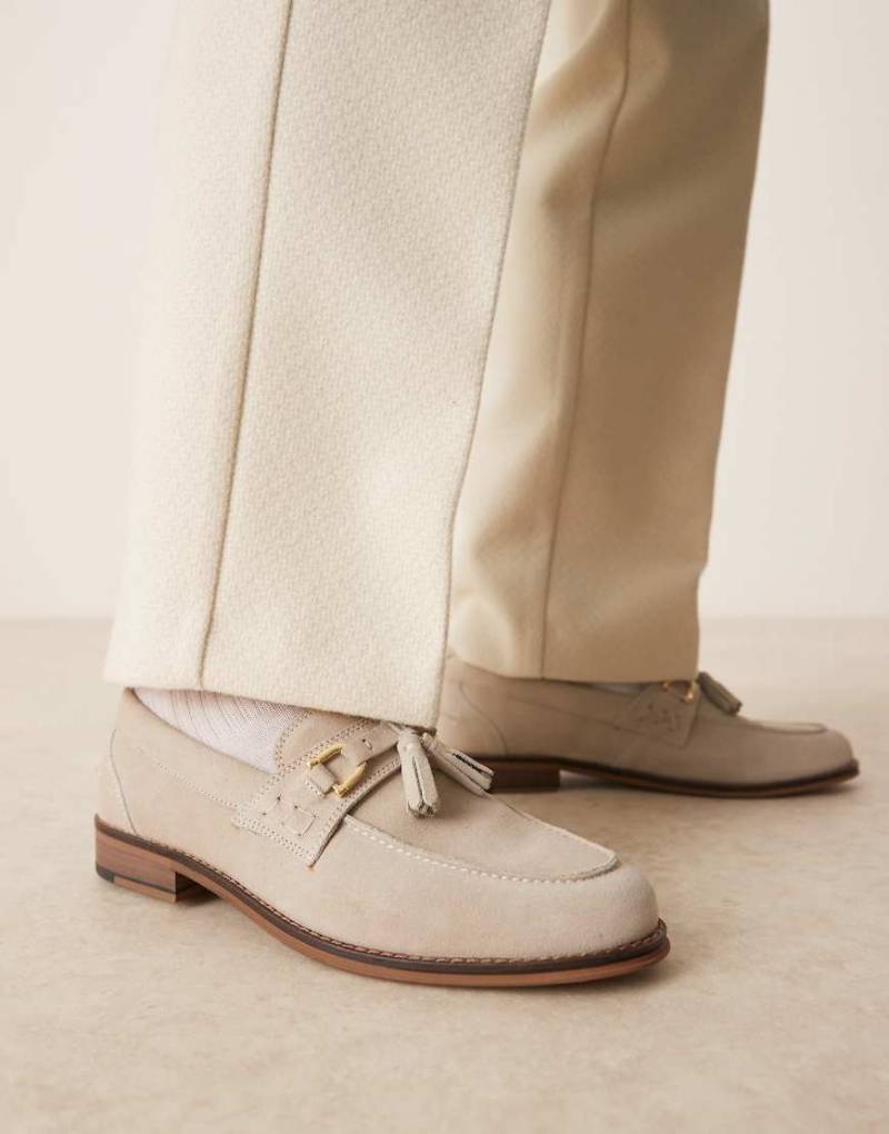 ASOS DESIGN - Loafer aus Wildleder in Grau mit Quasten von ASOS DESIGN