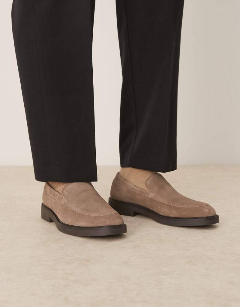 ASOS DESIGN - Loafer aus Wildleder mit runder Zehenpartie-Grau von ASOS DESIGN