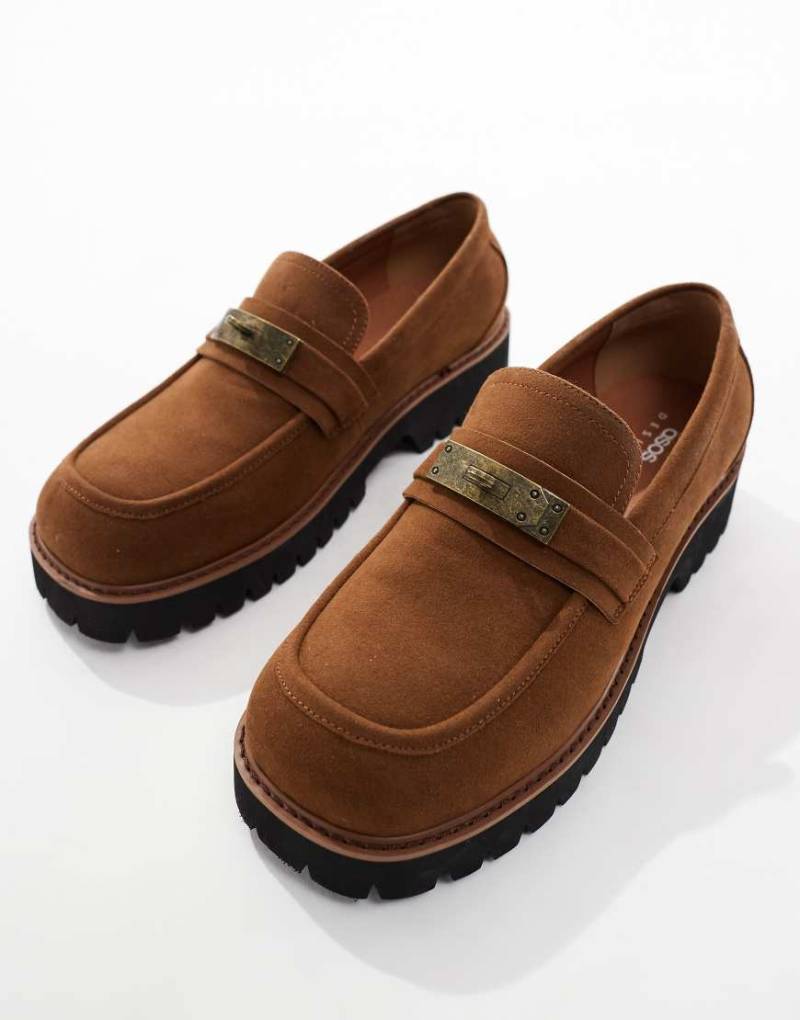 ASOS DESIGN - Loafer in Braun und Weiß mit dicker Sohle von ASOS DESIGN