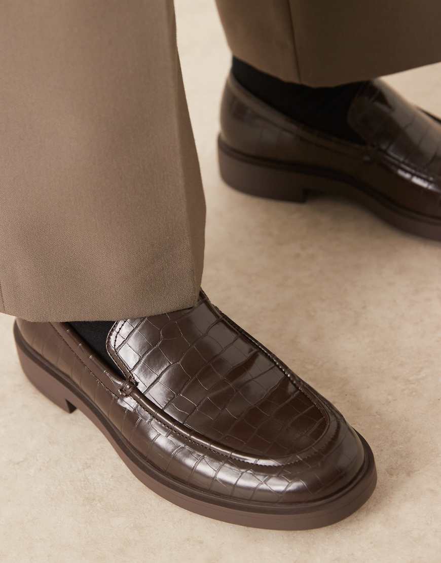 ASOS DESIGN - Loafer in Kroko-Braun-Brown von ASOS DESIGN