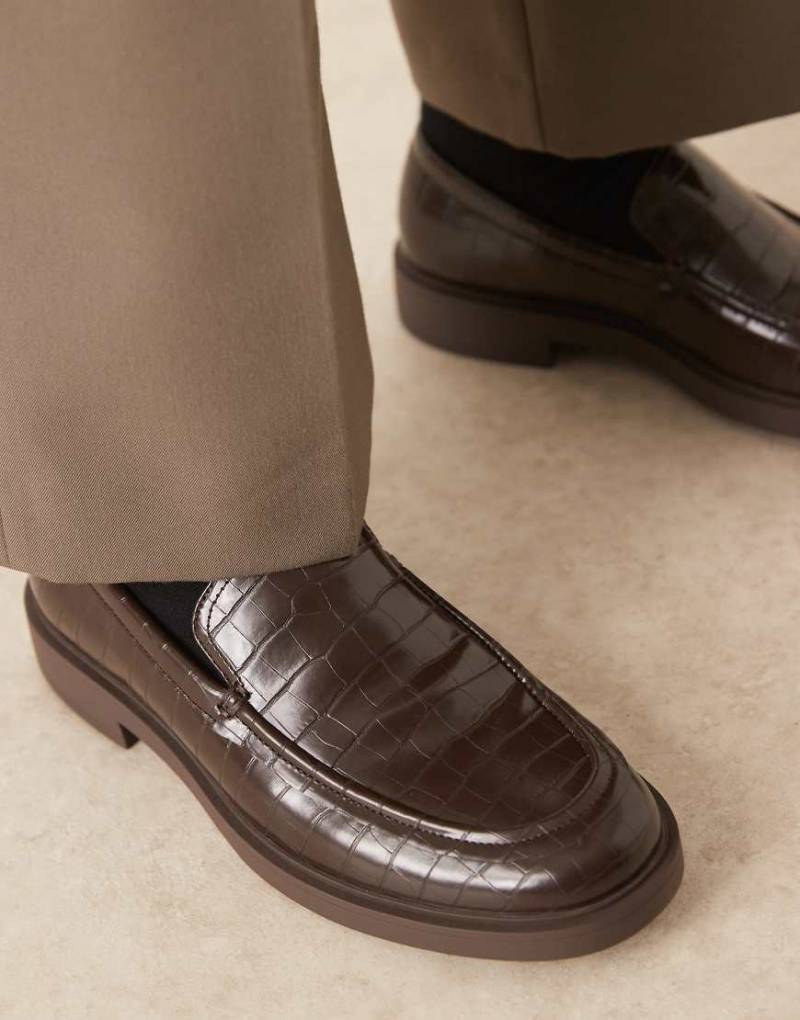 ASOS DESIGN - Loafer in Kroko-Braun-Brown von ASOS DESIGN