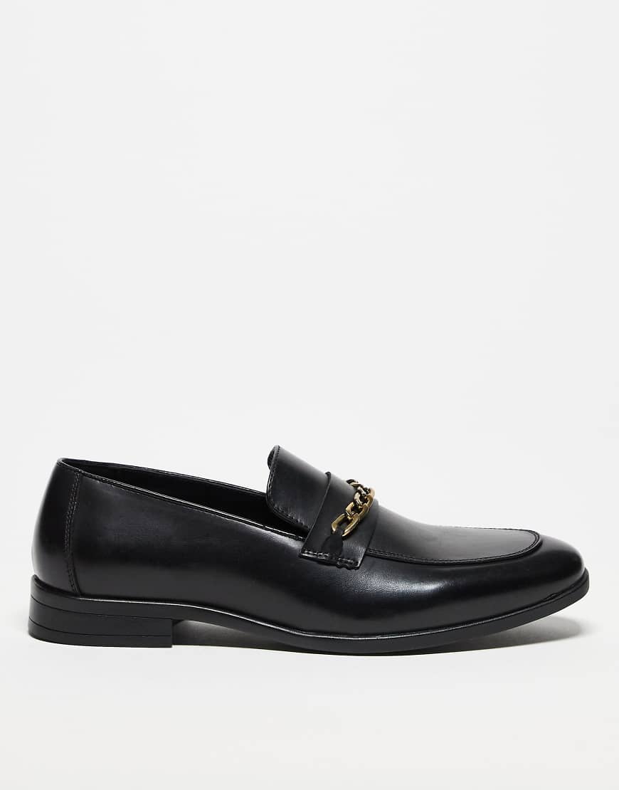 ASOS DESIGN - Loafer in Schwarz mit goldfarbener Kette von ASOS DESIGN