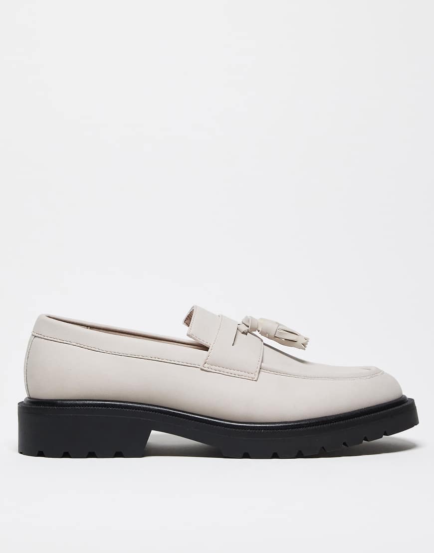 ASOS DESIGN - Loafer in Steinbeige mit Quasten-Neutral ASOS DESIGN - Loafer in Steinbeige mit Quasten-Neutral von ASOS DESIGN
