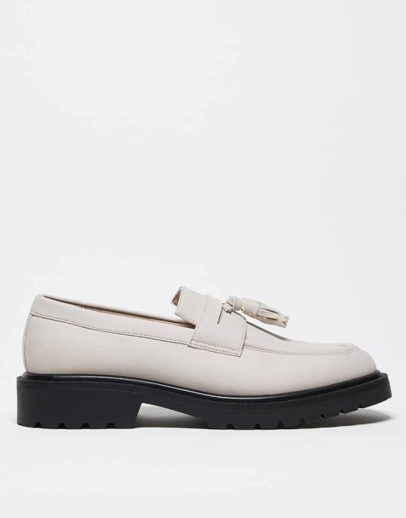 ASOS DESIGN - Loafer in Steinbeige mit Quasten-Neutral von ASOS DESIGN