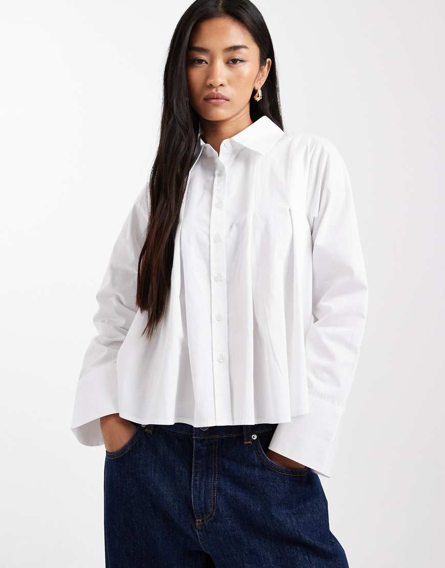 ASOS DESIGN - Locker fallende Hemdbluse in Weiß mit Faltendetail von ASOS DESIGN